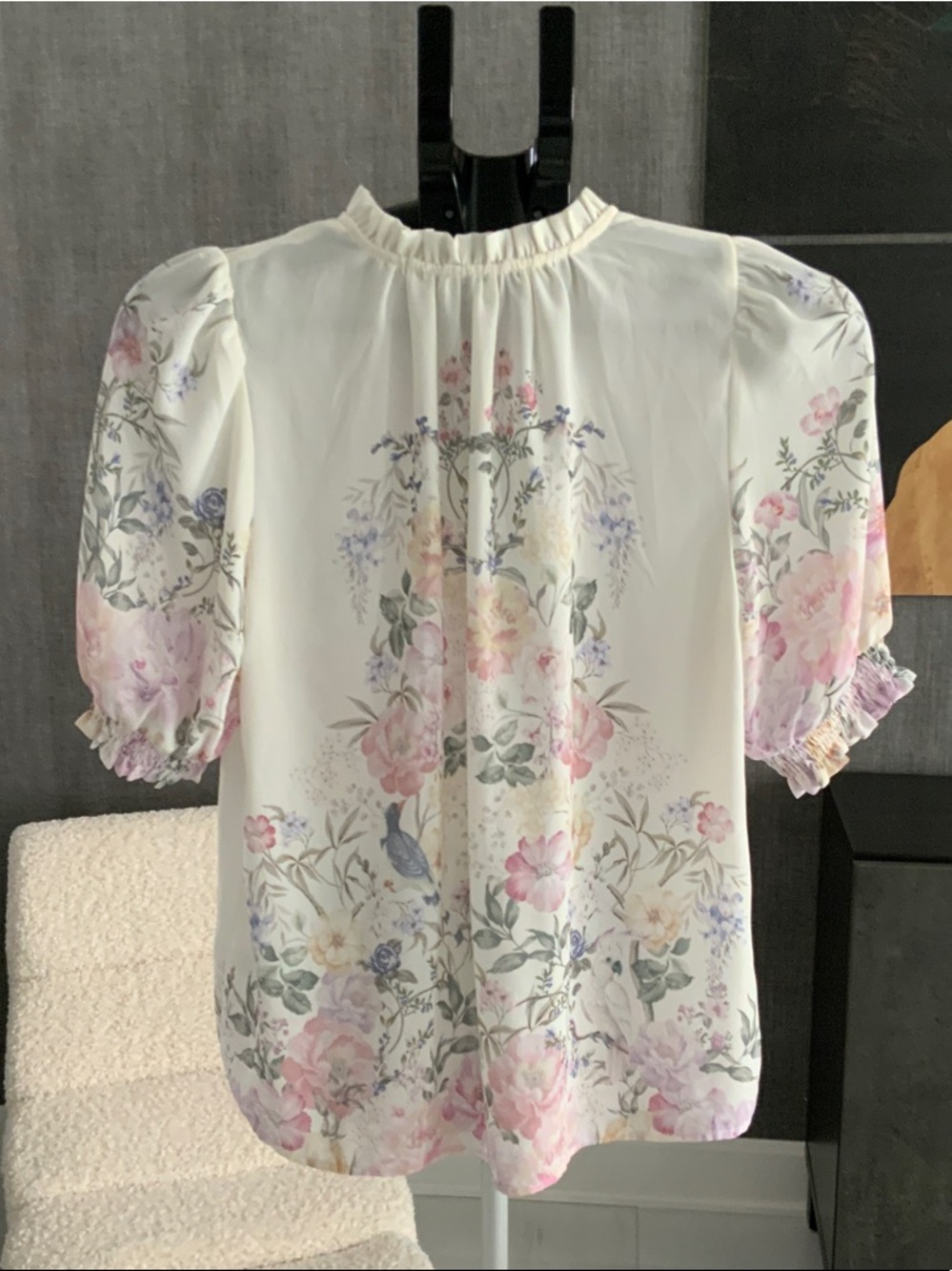 Maison d’Amélie Cream Floral Short-Sleeve Ruffle-Neck Blouse S - Picture 3 of 7